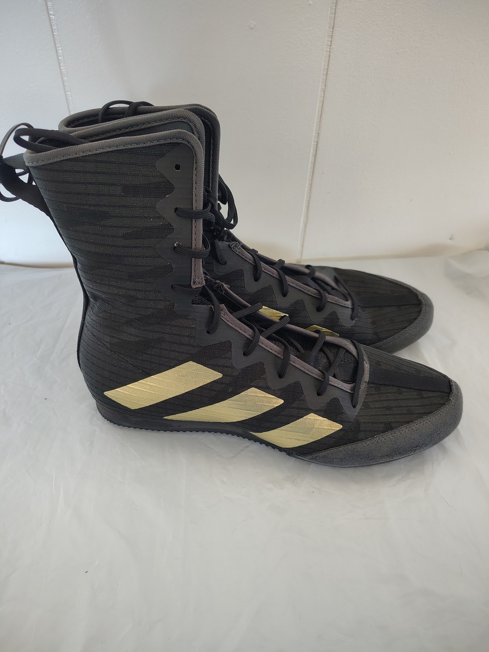 Adidas Box Hog 4 Boxing Shoes - Black & Gold Metallic (Size Men 6.5 / Women 7.5-